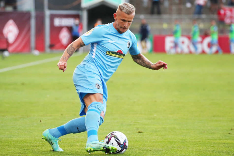 Freiburgs Leistungsträger Jonathan Schmid (31) verpasst das Spiel gegen den VfB Stuttgart aufgrund eines Corona-Falls in seinem häuslichen Umfeld. Der Außenverteidiger ist gut in Form.