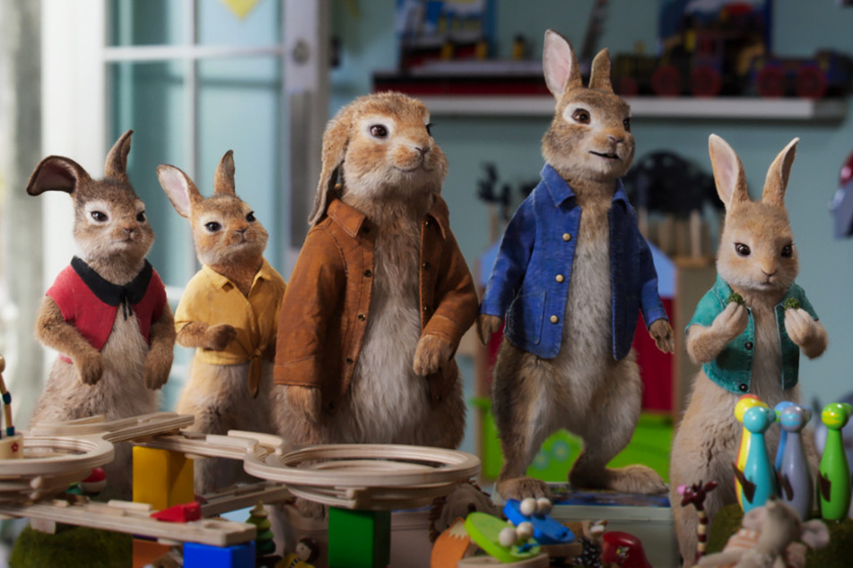 Auch das zweite Abenteuer von Peter Hase (Zweiter von links) wurde um mehr als drei Monate nach hinten verschoben.