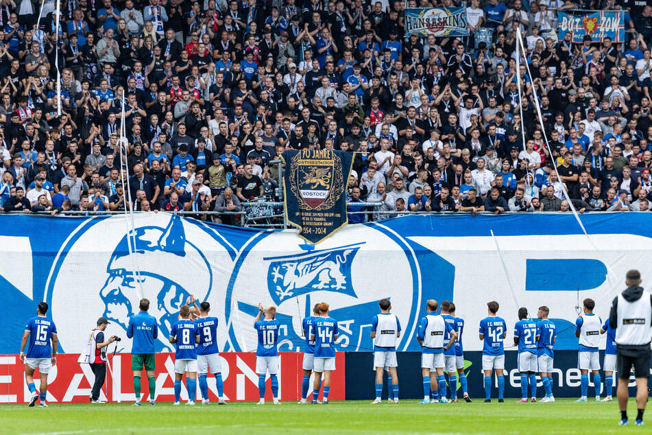 Die Fans von Hansa Rostock sorgten schon vor dem Derby gegen Dynamo Dresden für Aufsehen.