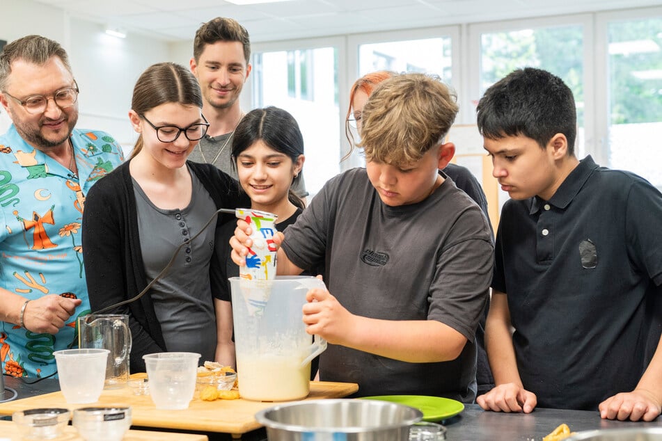 Als die Kinder merken, was in einer Fertigwaffel steckt, hat keiner mehr so große Lust darauf, hineinzubeißen.
