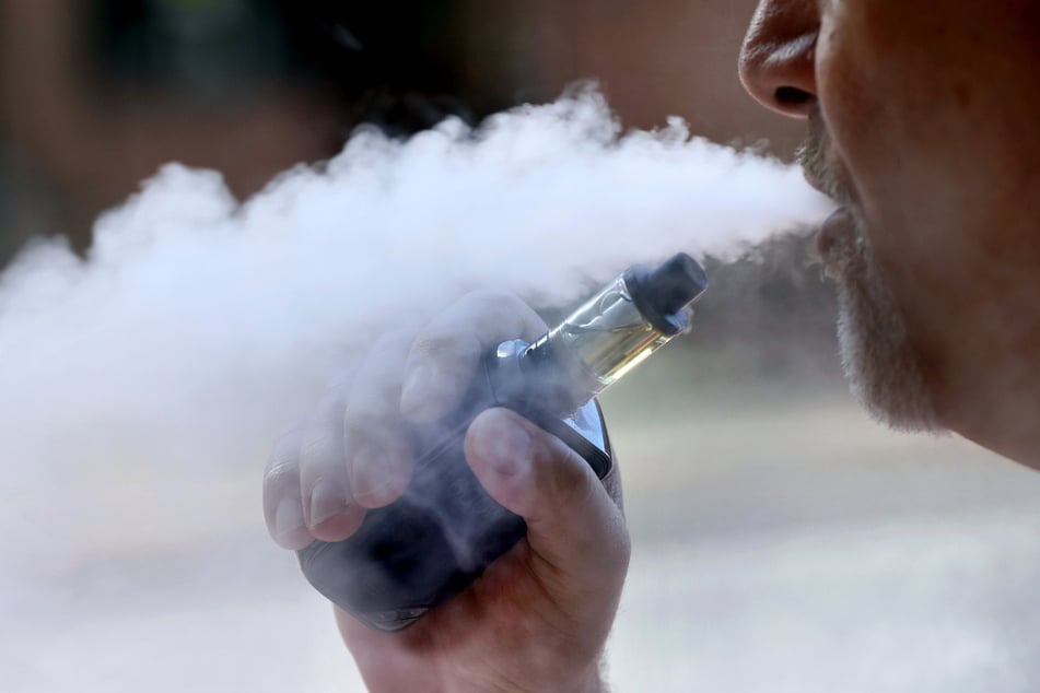 "Baller-Liquid" im Bus? Junger Mann bricht nach Vape zusammen