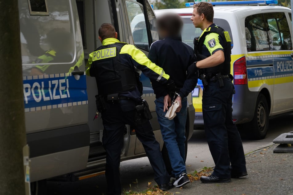Die Polizei ermittelt nach einem Vorfall in einem Berliner Hotel wegen Verdachts von Erpressung und Menschenraub.
