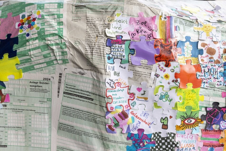 Bunte Puzzles zieren das "Tier".