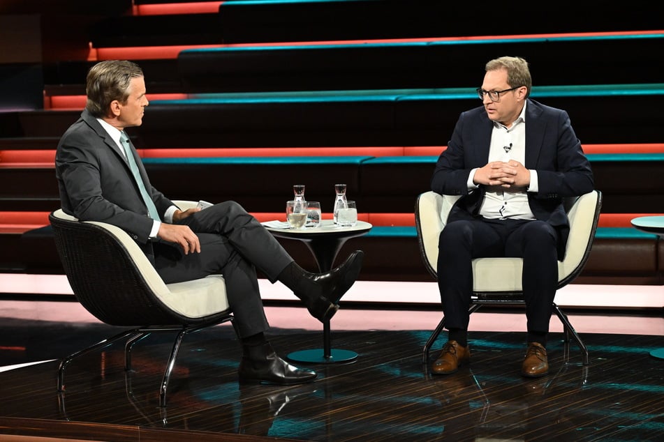 Am Dienstagabend diskutierte Markus Lanz (56, l.) mit CSU-Generalsekretär Martin Huber (47).