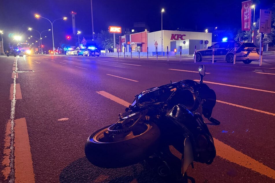Die Maschine lag nach der Kollision auf der Straße.