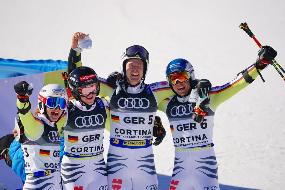 Mit der Mannschaft konnte Stefan Luitz (31, 2.v.r.) 2021 seine zweite WM-Bronzemedaille feiern.