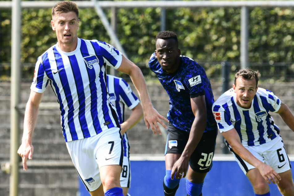 Herthas Krzysztof Piatek (l), Dodi Lukebakio und Vladimir Darida (r) haben sich für die neue Saison viel vorgenommen.