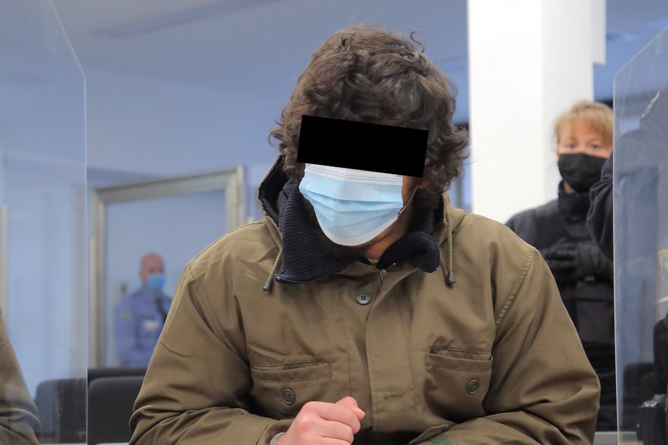 Der 21-Jährige habe früher nicht verstanden, warum er in Haft sitzen musste. Er habe "doch nur schlechte Gedanken gehabt, aber doch nichts gemacht".