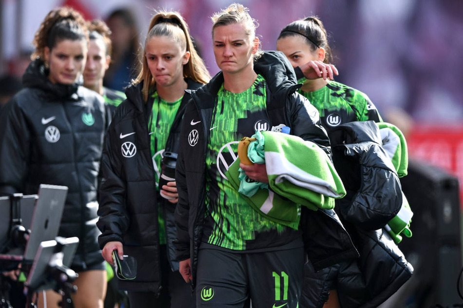 Lange Mienen bei Alexandra Popp (2.v.r.) und den Frauen des VfL Wolfsburg: Die Gruppenphase in der Königsklasse wurde verpasst.