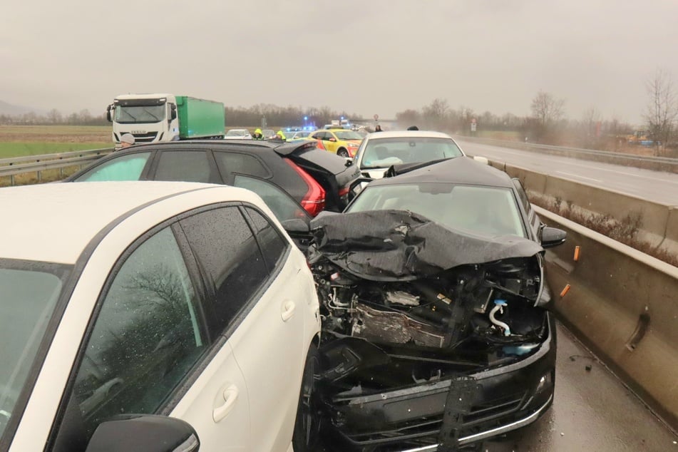 Insgesamt waren fünf Fahrzeuge beteiligt.