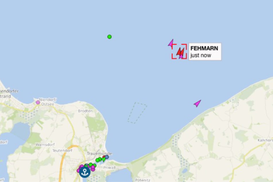 Gegen 12.20 Uhr befand sich die "Fehmarn", das Schiff der Küstenwache, rund 4,5 Kilometer vom Festland entfernt.