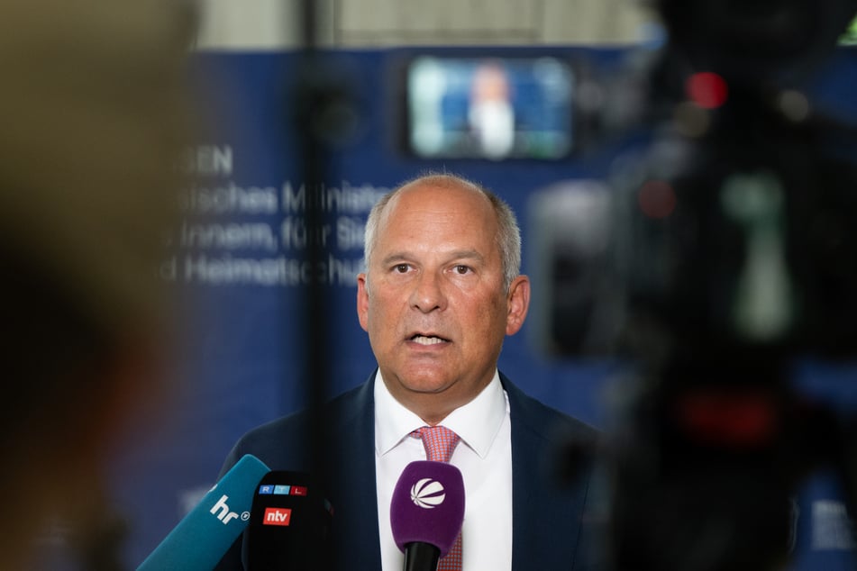 Roman Poseck (56, CDU) verurteilte Gewalt gegen Polizisten aufs Schärfste.