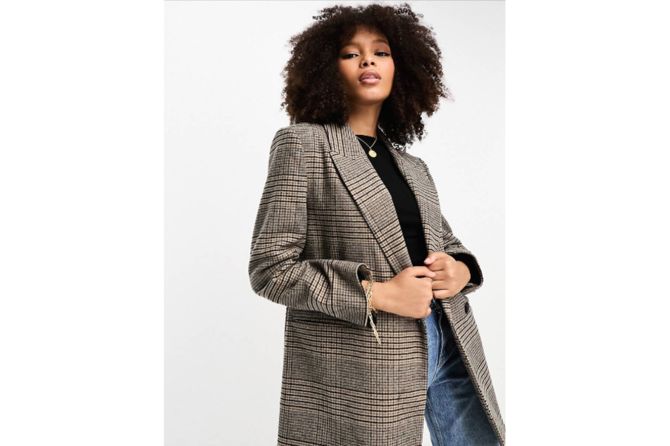 De kartierte Blazer ist ein Must-have im Herbst.