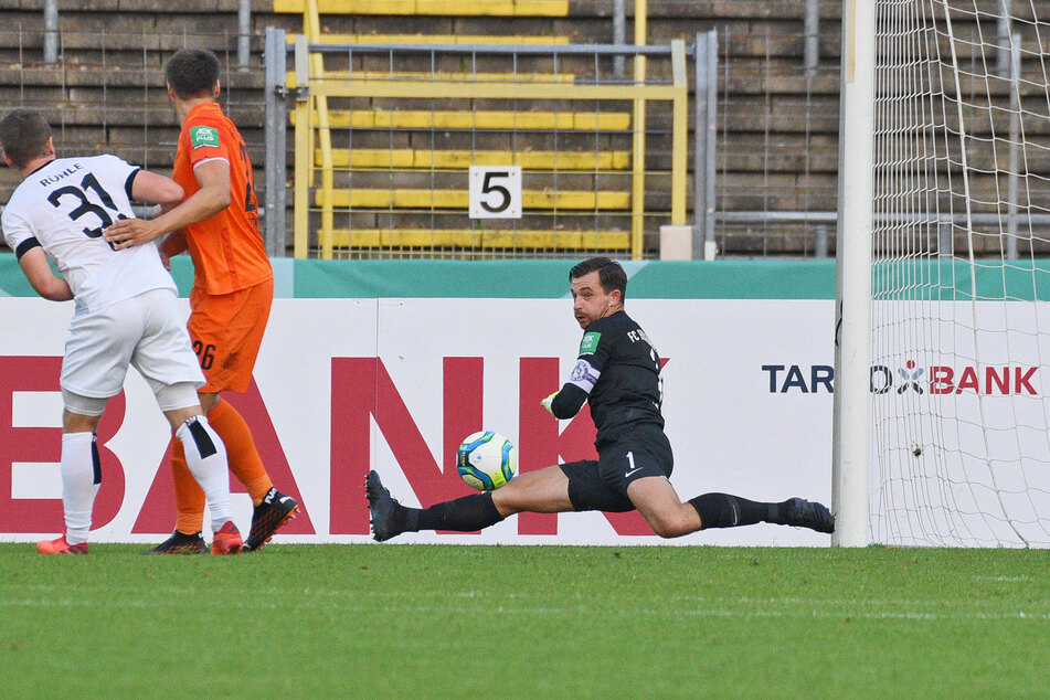 Parierte mehrfach großartig, konnte die Niederlage aber auch nicht verhindern: Aues Keeper Martin Männel.