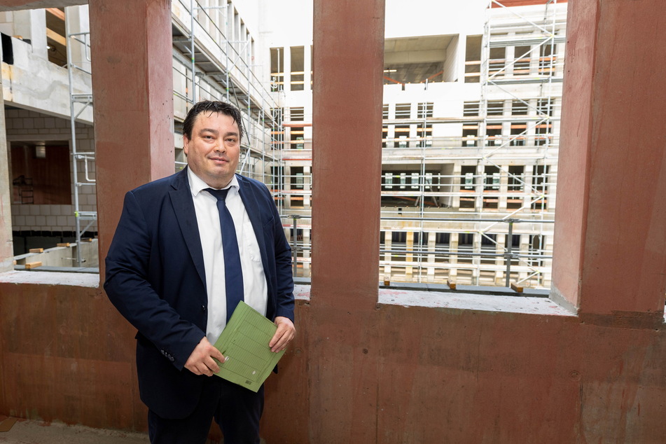 Stolz auf den wachsenden Bau: Frank Ohi (47) ist der kaufmännische Vorstand des Uniklinikums.