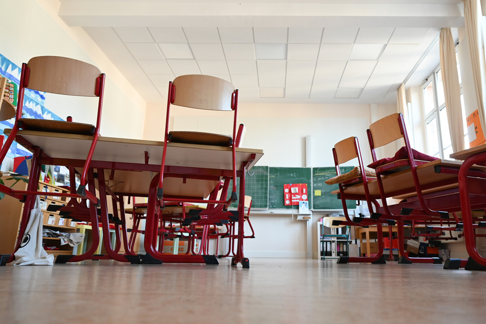 Ein leeres Klassenzimmer.