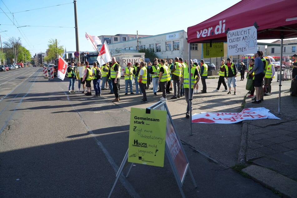 Bereits Mitte April legten die Beschäftigten des DRK-Rettungsdienstes in Leipzig die Arbeit nieder. (Archivfoto)