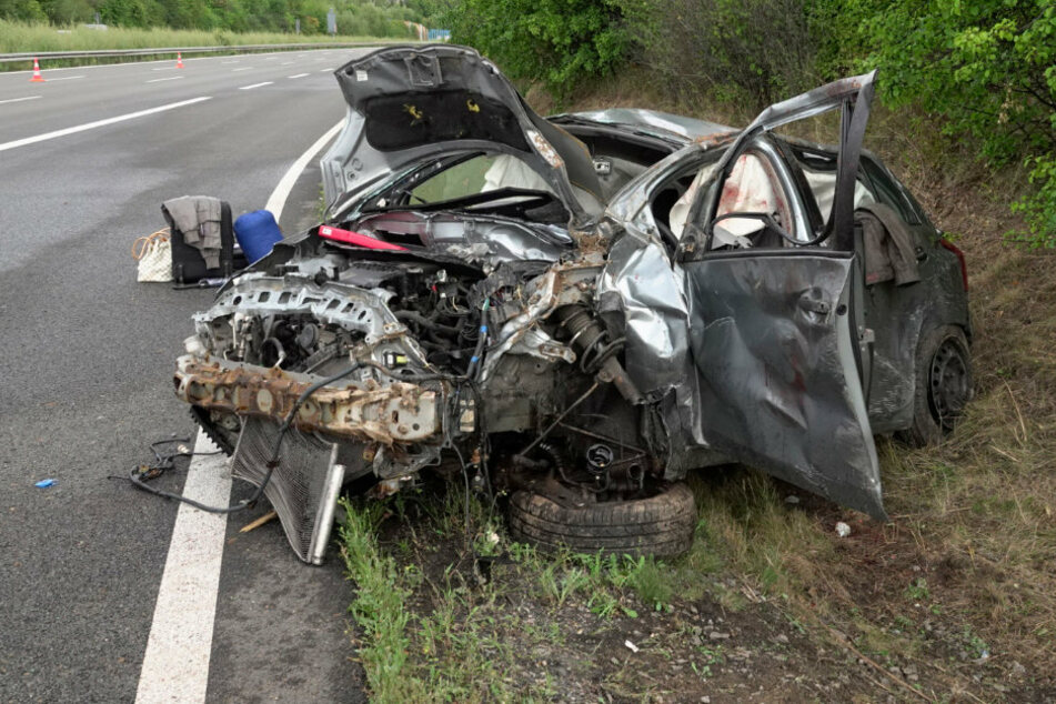Sperrung auf A72 nach heftigem Crash mit Schwerverletzten