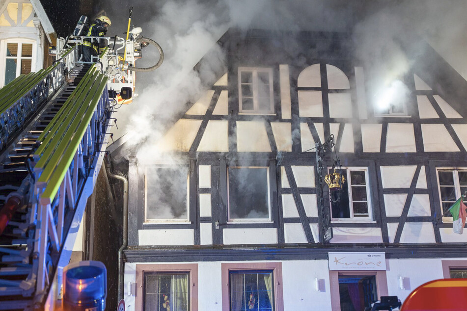 Mehrere hunderttausend Euro Sachschaden sind die Bilanz nach einem Feuer in einem Fachwerkhaus in Zell am Harmersbrand.
