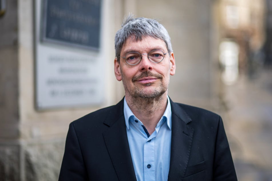 Ging selbst auf die Suche nach dem Diebesgut und hatte Erfolg: Gedenkstättenleiter Tobias Hollitzer (60).