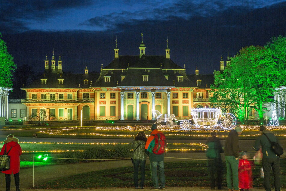Eine Million Lichter verwandeln Schloss und Park Pillnitz in den einzigartigen "Christmas Garden".