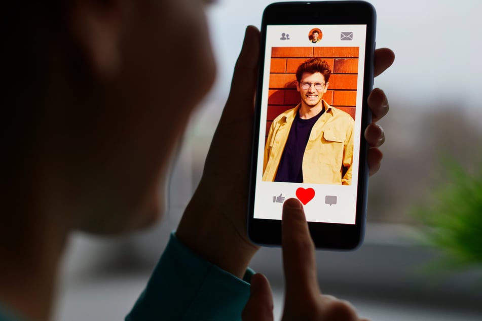 Über eine Dating-App lernten sich die US-Amerikanerin und der Mann kennen, doch es wurde keine Beziehung draus, was eine 48-Jährige zur Verbrecherin werden ließ.