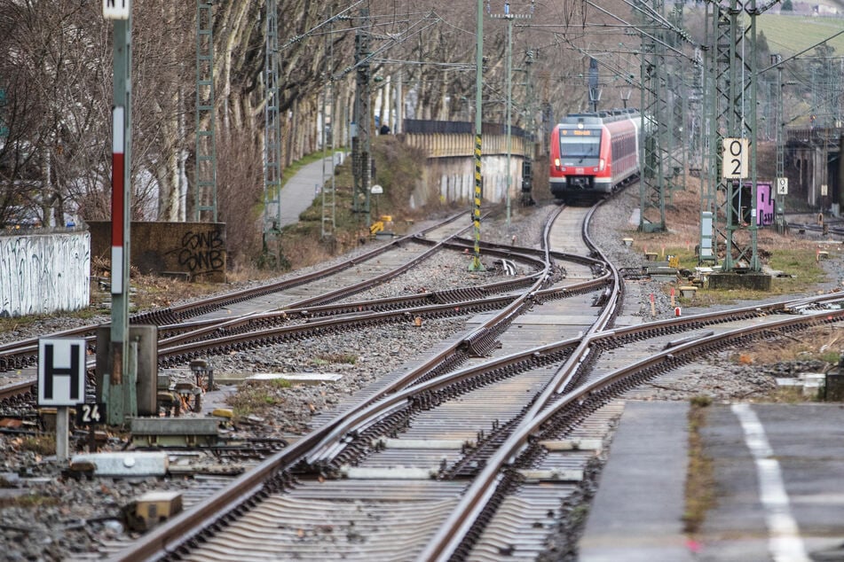 Zugausfälle, Umleitungen und Verspätungen - die Adventszeit wird für alle Pendler zur Geduldsprobe. (Archivfoto)