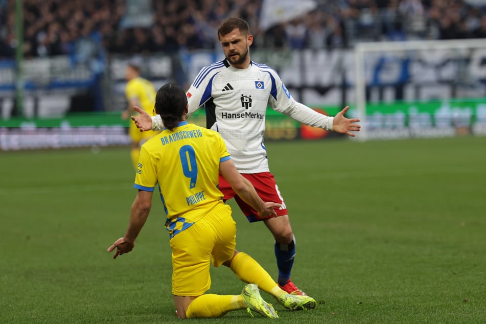 Lukasz Poreba (hinten) wird den HSV aller Voraussicht in Richtung zweite Liga verlassen.