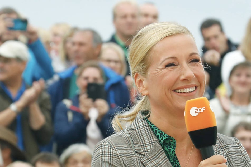 Im letzten "ZDF-Fernsehgarten" der Saison sorgte Andrea Kiewel buchstäblich für Bewegung im Publikum. (Archivfoto)