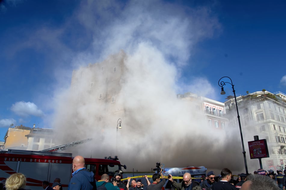 Jede Menge Staub wurde nach dem Einsturz aufgewirbelt.