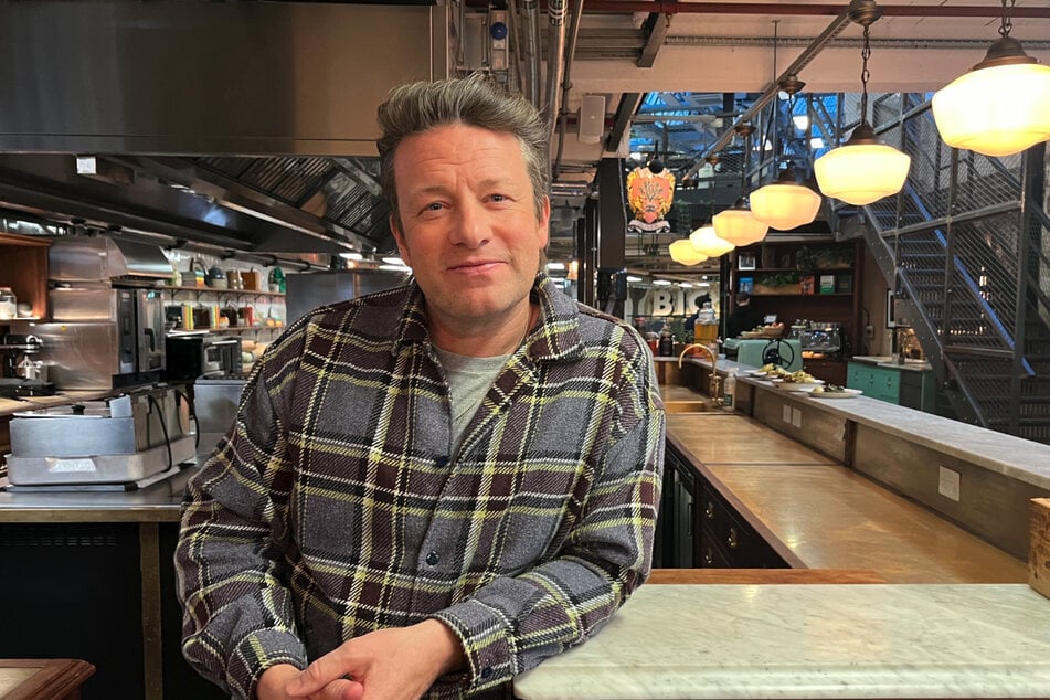 Jamie Oliver (51) bekam zum Geburtstag eine Flugstunde und will jetzt die Welt aus der Luft erobern.