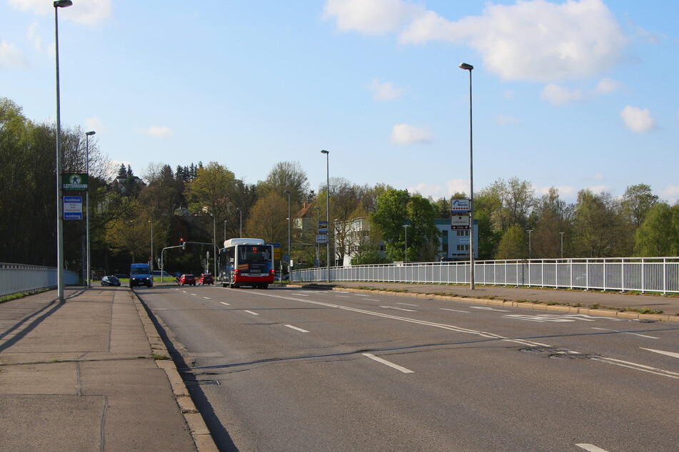 Ab Montag beginnen die Sanierungsarbeiten im Bereich der Schedewitzer Brücke in Zwickau.