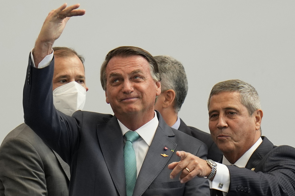Jair Bolsonaro (66, l.) ist seit 2019 im Amt. Seitdem polarisiert er, spaltet das Land und konnte laut Experten wenige Versprechen halten.