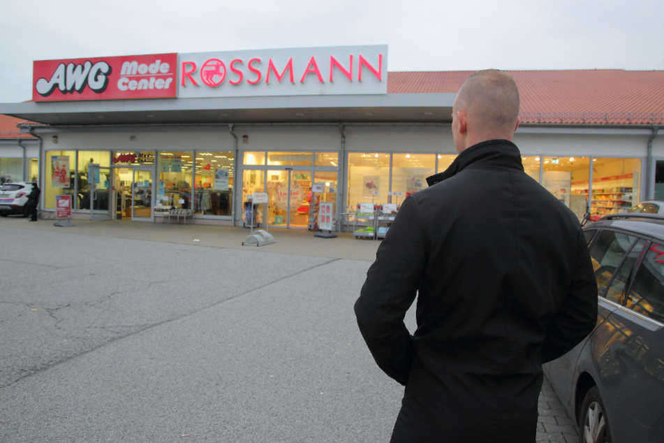 Polizeimeister Jan Demnitz (24) kam beim Einkaufen eine Ladendiebin (22) entgegengerannt.