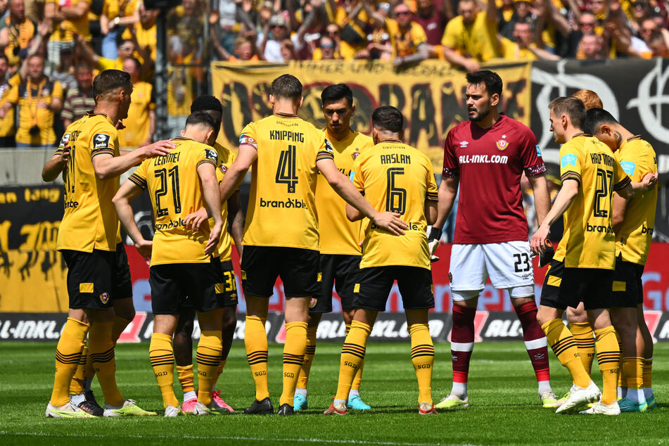 Ein paar altbekannte Spieler werden die Fans in Bautzen zu Gesicht bekommen, Tim Knipping (3.v.l.) und Ahmet Arslan (4.v.l.) trugen gegen Oldenburg zum letzten Mal das schwarz-gelbe Trikot.