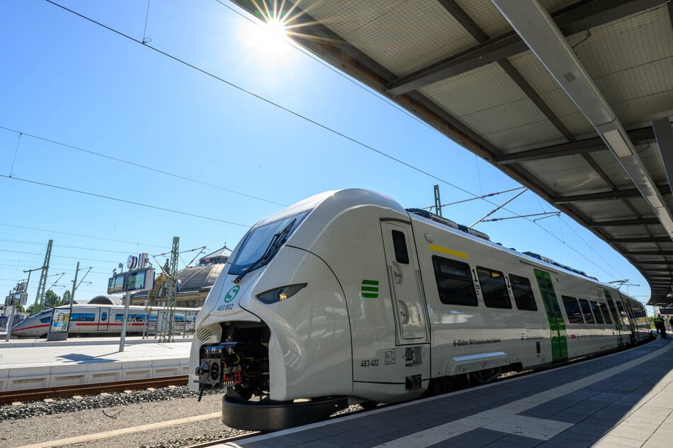 Die neuen Mireo-Bahnen sind für einige Haltestellen zu lang.