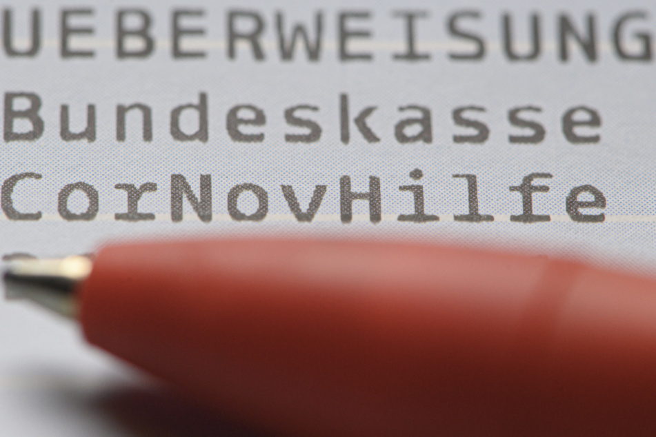 Die überwiesene Novemberhilfe als außerordentliche Wirtschaftshilfe der Bundesregierung in der Corona-Krise ist auf einem Kontoauszug eines Restaurants zu lesen.