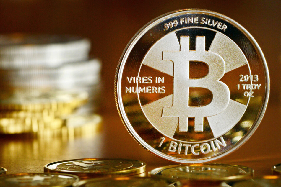 Die Tatverdächtigen sollen ebenfalls Bitcoins erpresst haben. (Symbolbild)