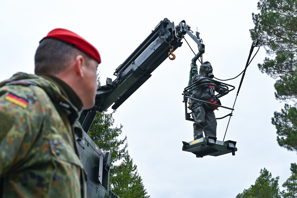 Die Bundeswehr hat weitere Maßnahmen zur Verteidigung gegen verschiedene Kampfstoffe umgesetzt.