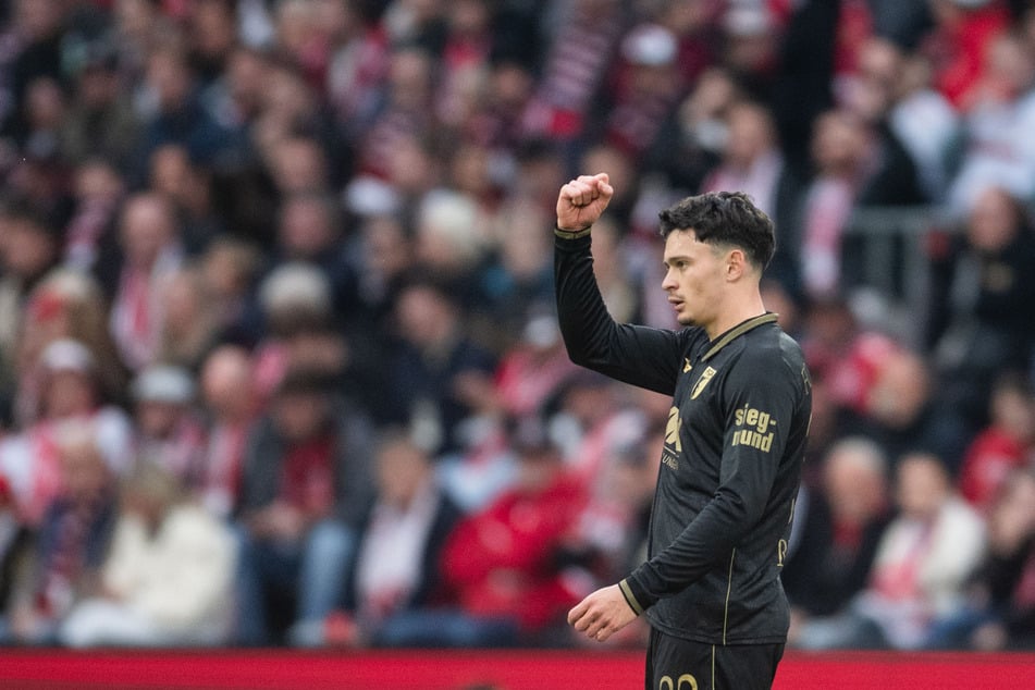 Traf vom Punkt für den FC Augsburg: Fabian Rieder.