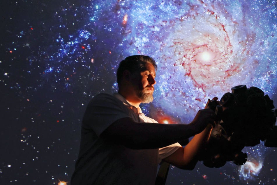 Gestochen scharf dank neuer Lasertechnik: Im Minikosmos sind die Planeten zum Greifen nah