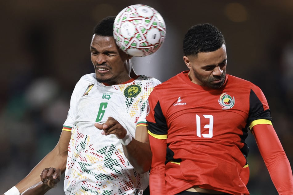 Stanley Ratifo (31, r.) kickt aktuell noch beim Afrika-Cup mit Mosambik.