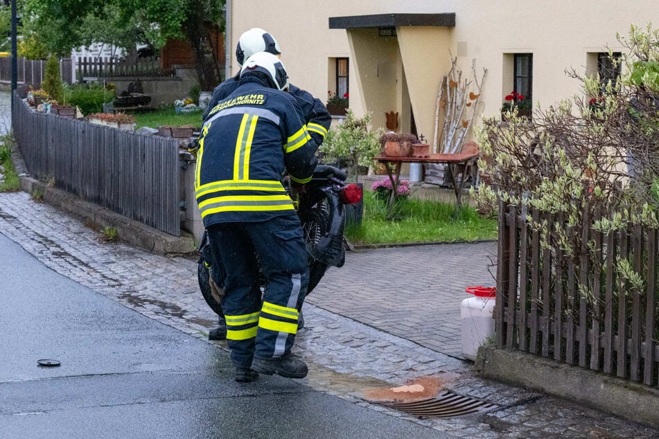 Zahlreiche Einsatzkräfte waren in Bertsdorf-Hörnitz vor Ort.