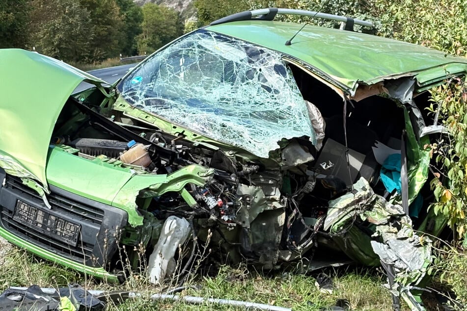 Tödlicher Unfall in Unterfranken: Ein Fiat geriet auf die Gegenfahrbahn und krachte gegen einen Omnibus!