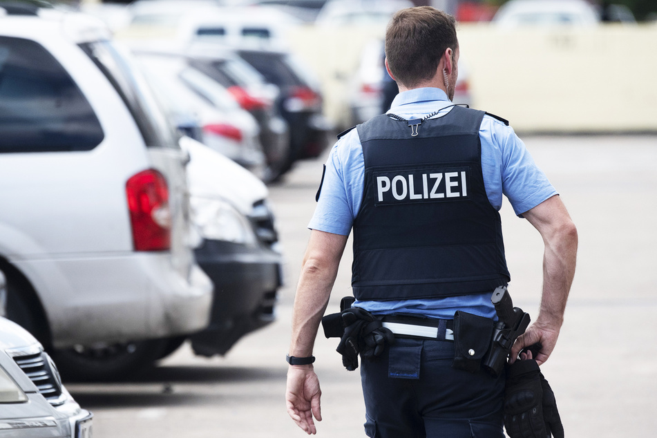 Die Polizei ermittelt nun wegen Raubes. (Symbolbild)