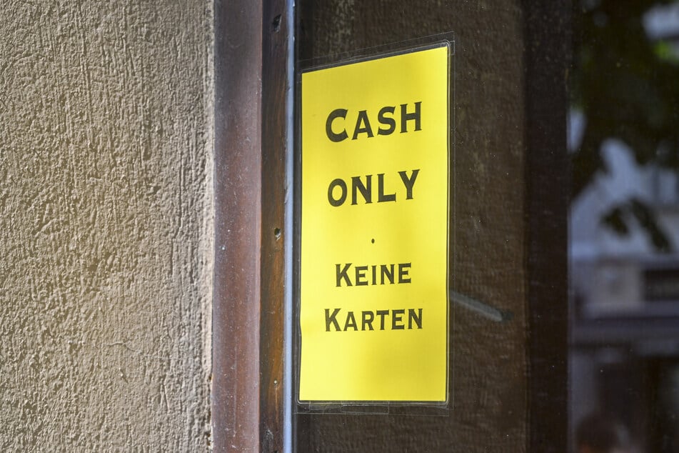 Bargeldlos zahlen? Geht längst nicht überall. (Symbolbild)