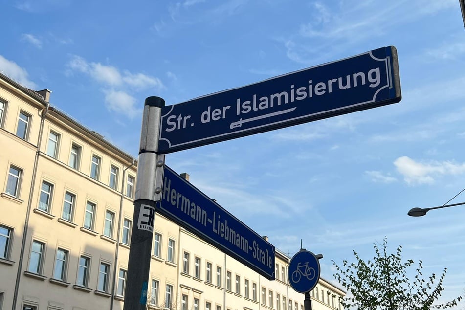 Makabres Straßenschild: Statt mit der "Eisi" kreuzte die Hermann-Liebmann-Straße am Donnerstag plötzlich mit der "Str. der Islamisierung"