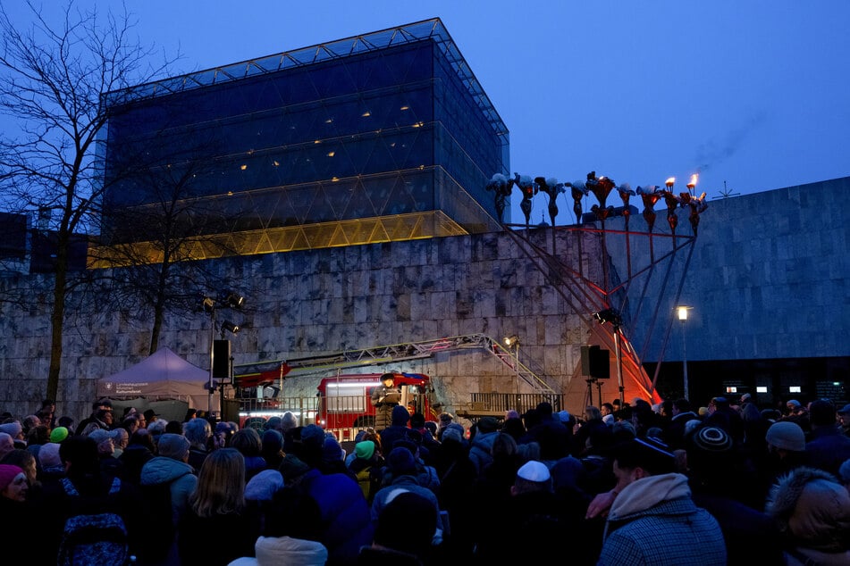 München: Chanukka in München: Schweigeminute für die Opfer von Sydney