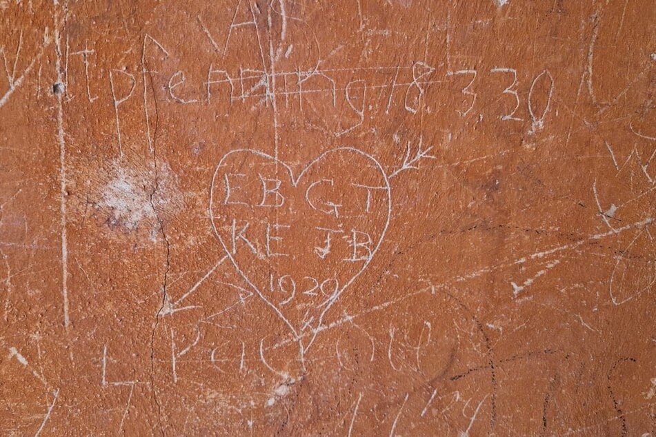Auch die "alten Graffiti" gehören zu den exklusiven Einblicken der Tour. "Ich will nicht, dass diese übermalt werden", betont Eckhard Schlobohm.