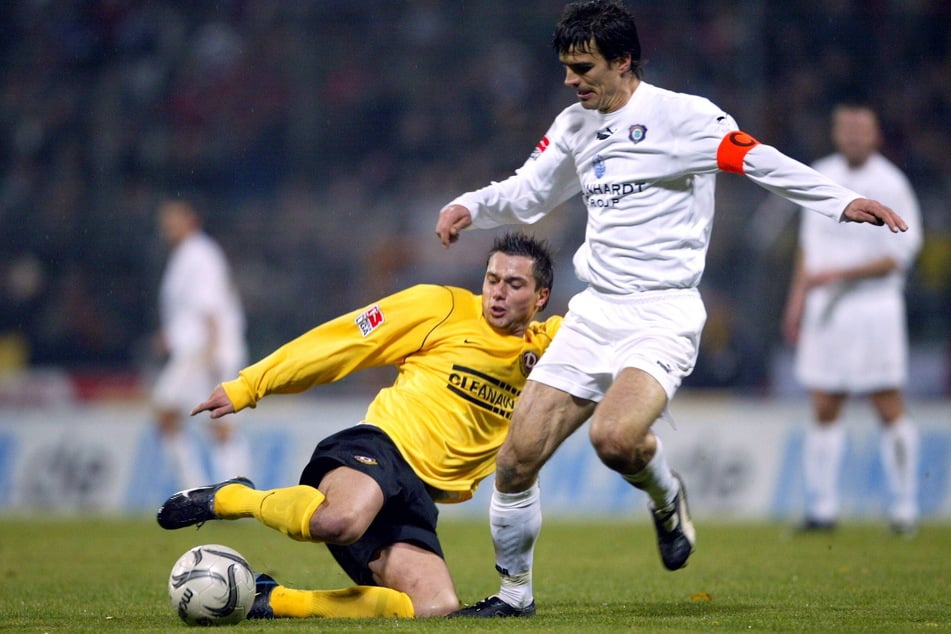 Aues heutiger Co-Trainer Jörg Emmerich (50, r.) in der Saison 2005/06. Da gewann Aue beide Spiele - er spielte zweimal und traf im Hinspiel im Schacht.